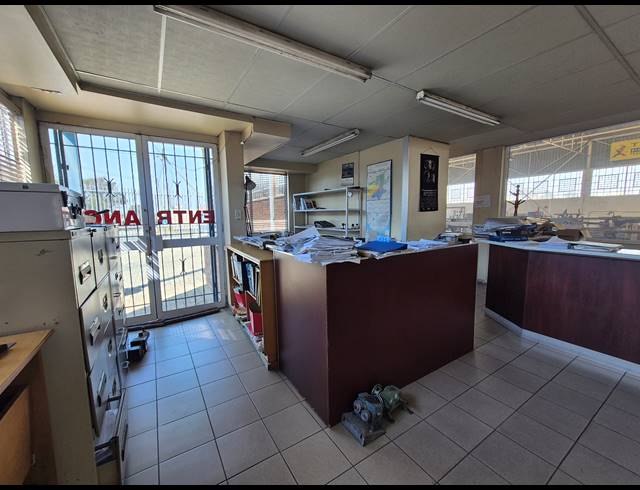 1,300M² WAREHOUSE FOR SALE IN KNIGHTS